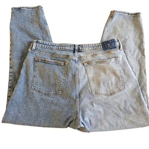 Abercrombie & FitchThe Mom High Rise